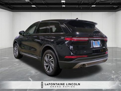 Used 2024 Lincoln Corsair Premiere image 3