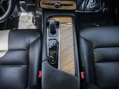 Used 2024 Volvo XC90 B6 Plus w/ Protection Package Premier AWD/4WD image 27