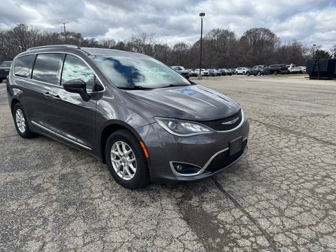 Used 2020 Chrysler Pacifica Touring-L image 1