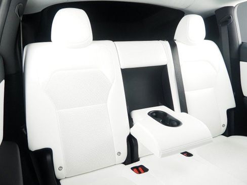 Used 2026 Tesla Model Y Long Range RWD image 18