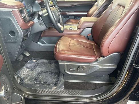 Used 2023 Ford Expedition Limited AWD/4WD image 12