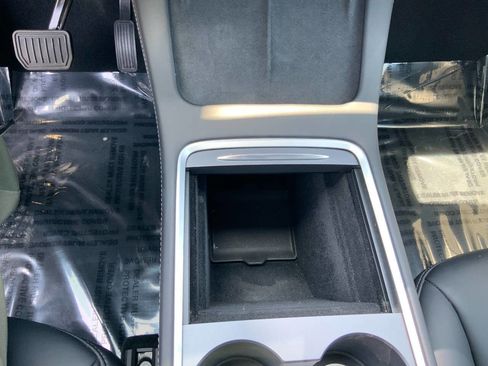 Used 2022 Tesla Model Y Long Range AWD/4WD image 28