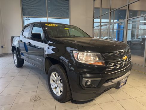 Used 2022 Chevrolet Colorado LT w/ LT Convenience Package image 3