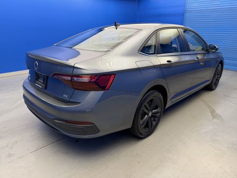 Used 2024 Volkswagen Jetta SE FWD image 7