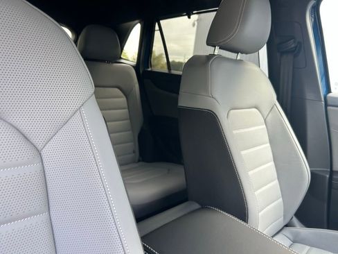New 2026 Volkswagen Atlas Cross Sport SEL R-Line AWD/4WD image 35