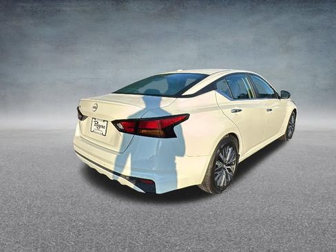 Used 2025 Nissan Altima 2.5 SV FWD image 29