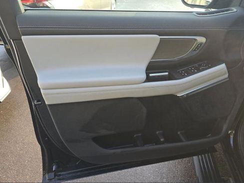 Used 2025 Ford Expedition Platinum image 15