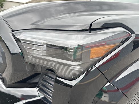 Certified 2025 Toyota Tacoma SR5 AWD/4WD image 9