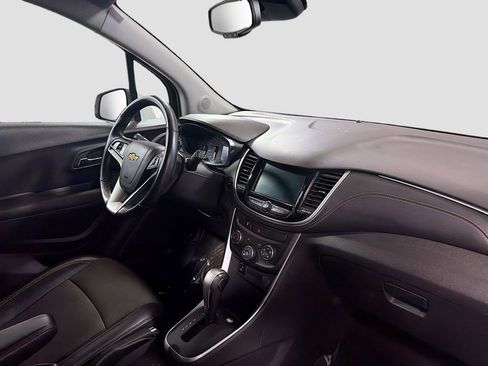 Used 2019 Chevrolet Trax LT w/ LT Convenience Package FWD image 27