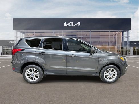 Used 2019 Ford Escape SE image 9