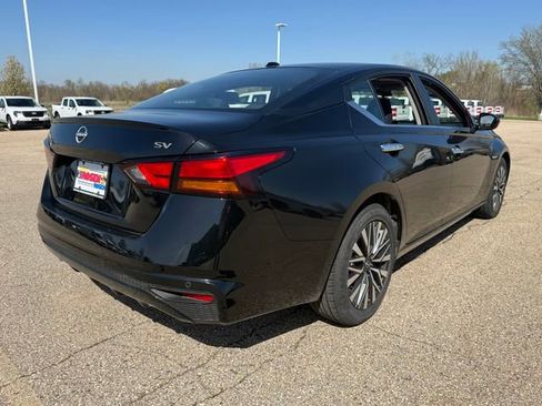 Used 2024 Nissan Altima 2.5 SV FWD image 7