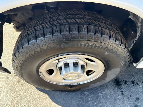 Used 2021 Chevrolet Express 2500 w/ Driver Convenience Package image 9