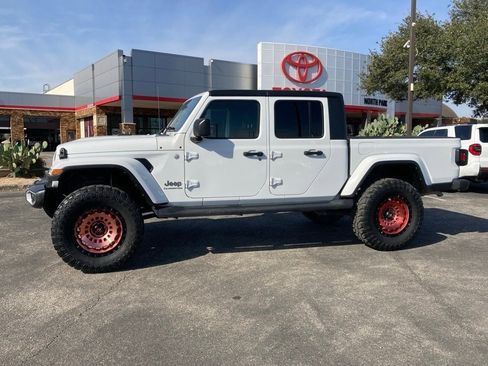 Used 2022 Jeep Gladiator Overland w/ Popular Equipment Package image 8