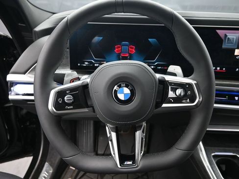 Used 2025 BMW 760i xDrive w/ Luxury Rear Seating Package image 11