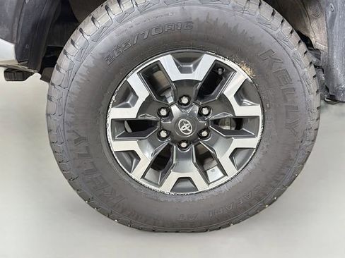 Used 2021 Toyota Tacoma TRD Off-Road AWD/4WD image 34