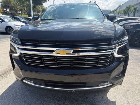 Used 2024 Chevrolet Suburban LT RWD image 2