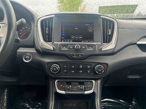 Used 2024 GMC Terrain SLE AWD/4WD image 26