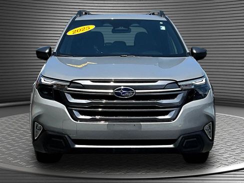 Used 2025 Subaru Forester Premium AWD/4WD image 2