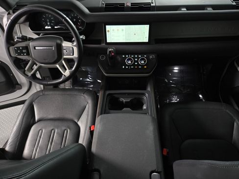 Used 2022 Land Rover Defender 110 S AWD/4WD image 4