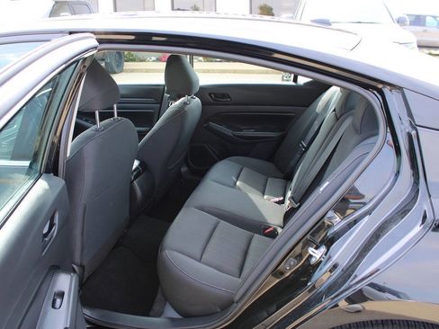 Used 2024 Nissan Altima 2.5 SV image 9