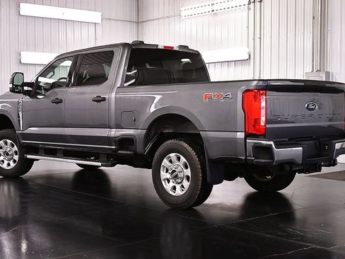 Used 2024 Ford F250 XLT w/ FX4 Off-Road Package image 5