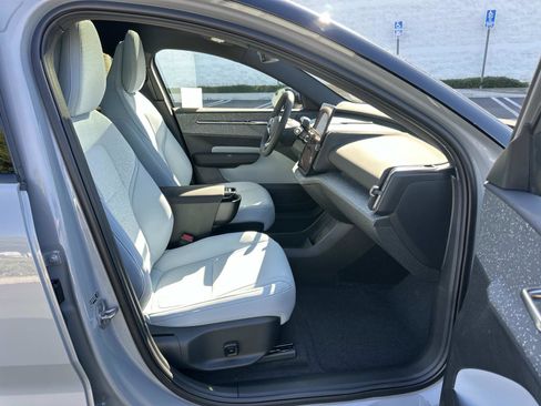 New 2025 Volvo EX30 Ultra w/ Protection Package Premier image 20