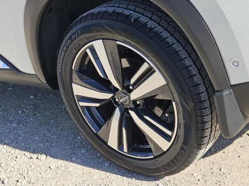 Used 2023 Nissan Rogue SL w/ SL Premium Package image 8