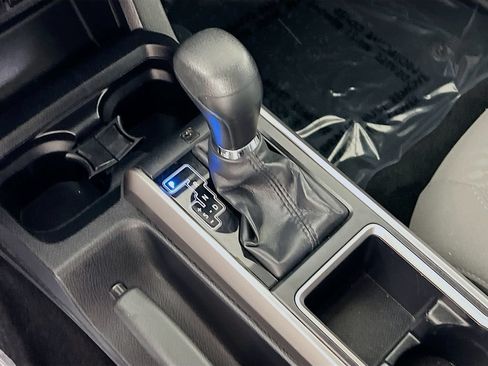 Certified 2020 Toyota Tacoma SR5 AWD/4WD image 16
