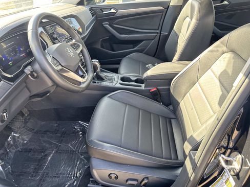 Used 2024 Volkswagen Jetta SE image 14