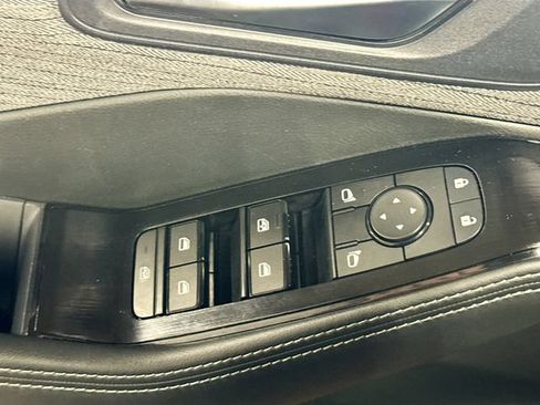 Used 2023 Nissan Rogue SV AWD/4WD image 17