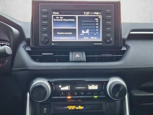 Used 2020 Toyota RAV4 LE image 13