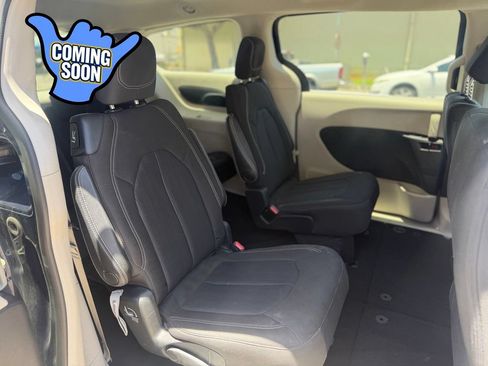 Used 2020 Chrysler Voyager LX FWD image 10
