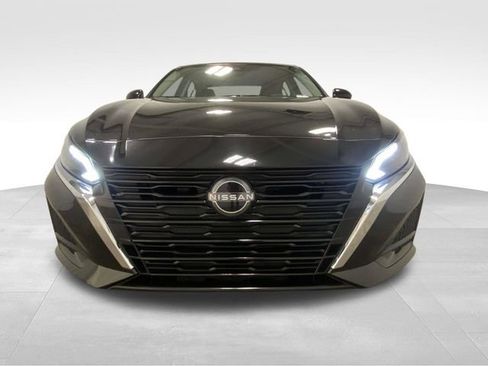 Used 2023 Nissan Altima 2.5 SV image 2