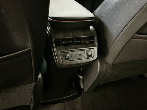 Used 2024 Nissan Ariya AWD image 28