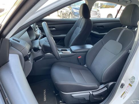 Used 2025 Nissan Sentra SV image 14