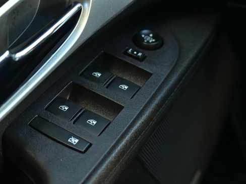 Used 2017 Chevrolet Equinox Premier w/ Enhanced Convenience Package image 25