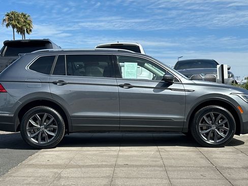 Used 2023 Volkswagen Tiguan SE FWD image 3