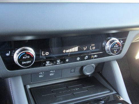 New 2025 Mitsubishi Outlander SE image 17