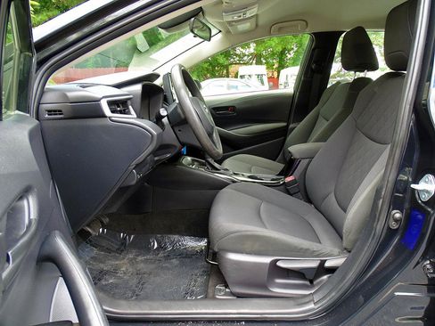 Used 2022 Toyota Corolla LE FWD image 16