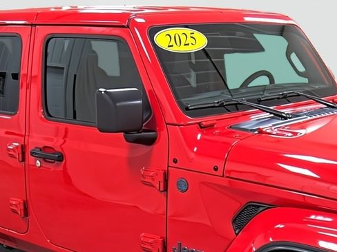 Used 2025 Jeep Wrangler Sahara w/ Safety Group AWD/4WD image 15