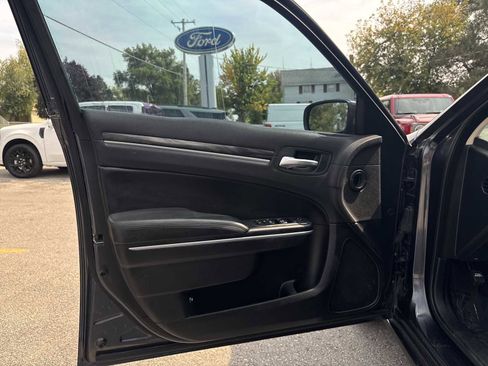 Used 2018 Chrysler 300 Touring image 11