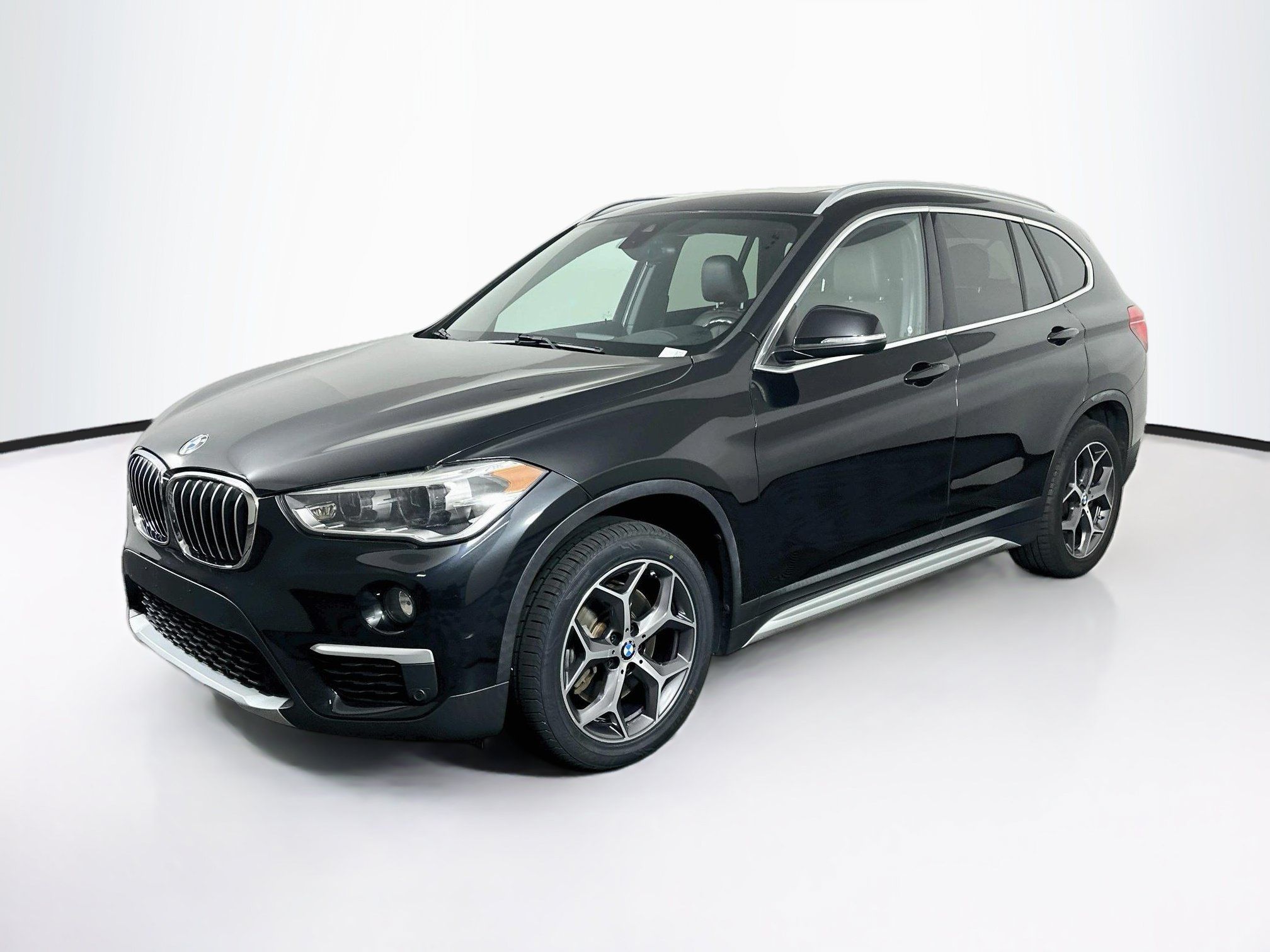 Used 2019 BMW X1 xDrive28i w/ Convenience Package AWD/4WD image 3