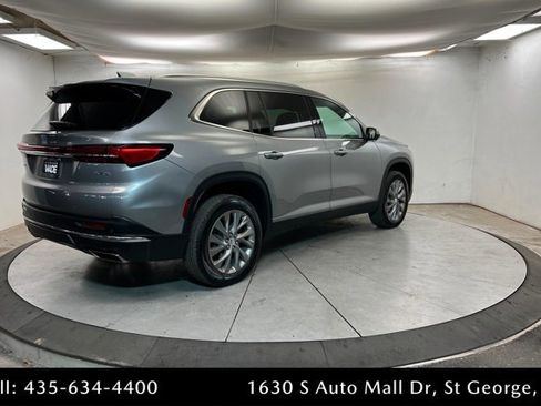 Used 2025 Buick Enclave Preferred image 5