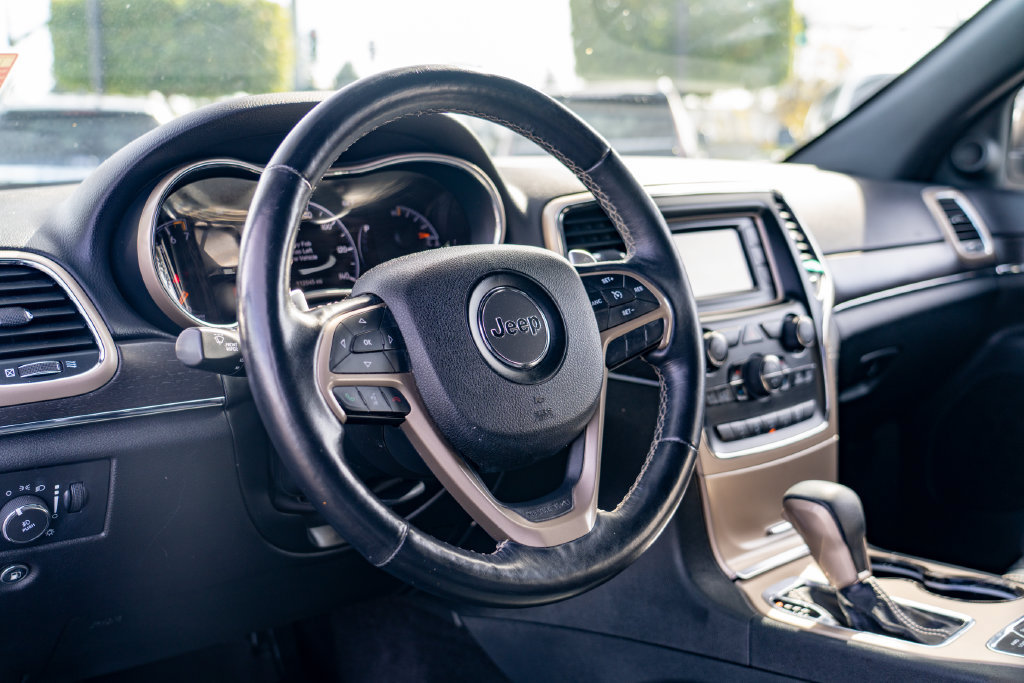 Used 2016 Jeep Grand Cherokee Limited AWD/4WD image 13