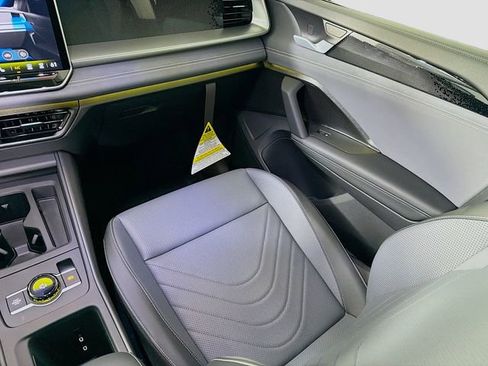 New 2026 Volkswagen Tiguan SE FWD image 24
