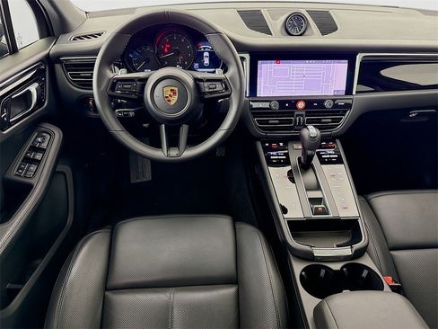 Certified 2025 Porsche Macan image 25