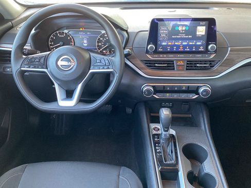 Certified 2025 Nissan Altima 2.5 SV FWD image 16