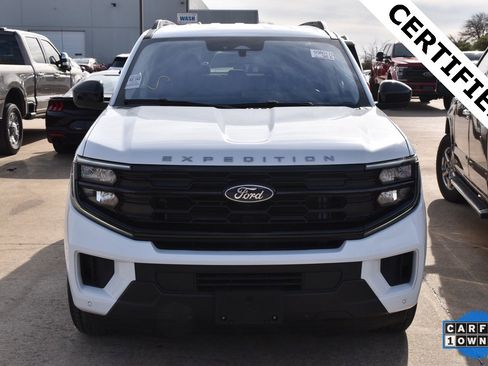 Certified 2025 Ford Expedition Active image 3