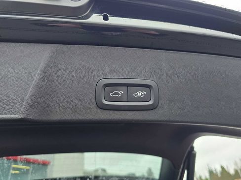 Used 2023 Volvo XC40 Recharge Ultimate w/ Protection Package Premier image 19