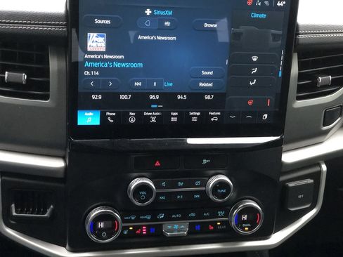 Used 2023 Ford Expedition XLT image 24